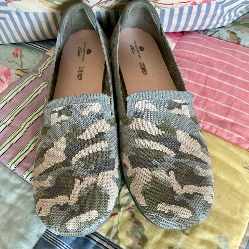 Clark’s flat shoes size 8